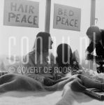 24-04-1969 John Lennon & Yoko Ono at Hilton Hotel Amsterdam, The Netherlands. On behalf of -Bed Peace/Hair Peace-. April 24, 1969.

[keywords]Black & White Image, In Bed, Reporter[/keywords]